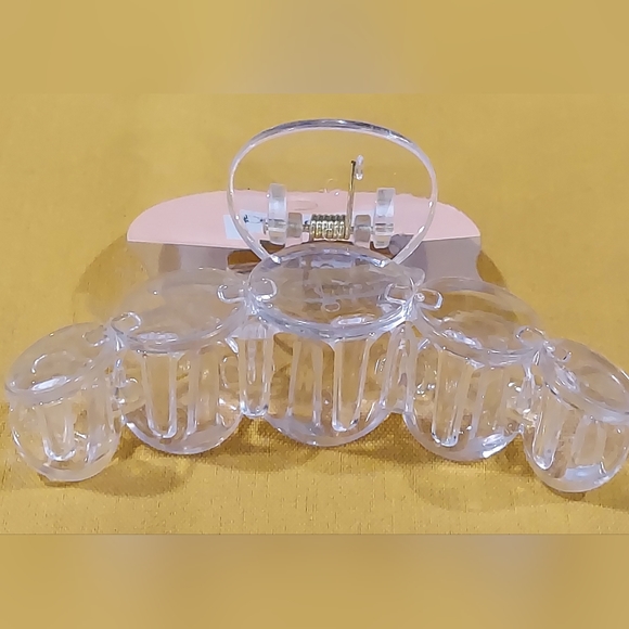 D'Bello CLEAR & BLACK AND WHITE HAIR CLIPS - Picture 7 of 8